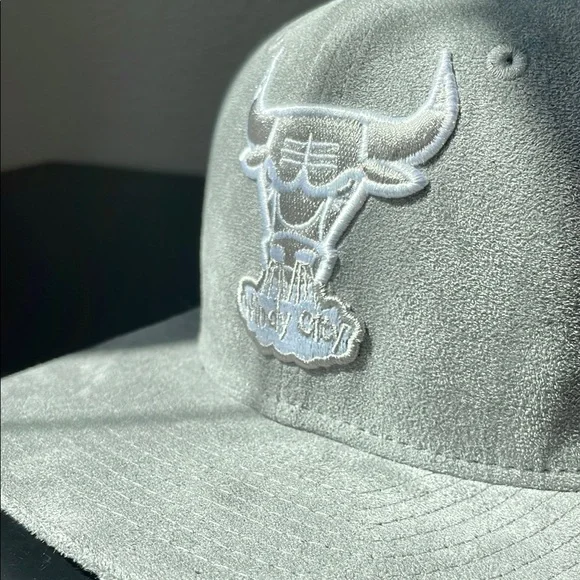 Bulls New Era Gray Suede Cap - Picture 6 of 11